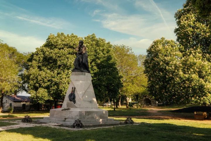 Памятник Михаилу Юрьевичу Лермонтову